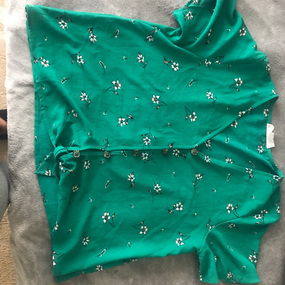 Green floral print top